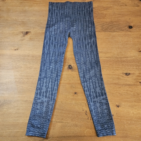 SPANX Womens Look At Me Now Leggings Indigo Geo Print Medium Casual Versatile - Picture 1 of 7